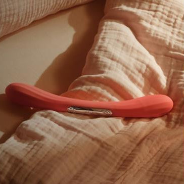 LELO BOOMERANG™ | Vibrador para Parejas con Doble Motor Coral Red
